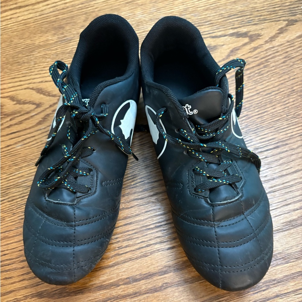 Puma Black Athletic Shoes with Lace-Up Design and Rubber Sole